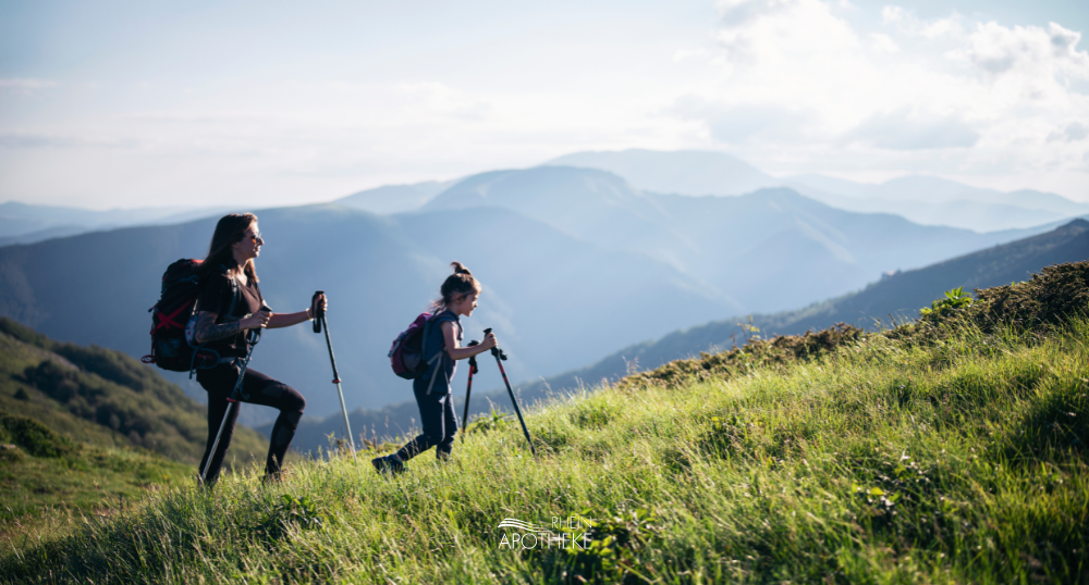 wandern mit der apotheke im rucksack