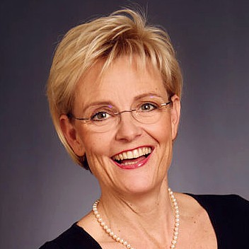 Portrait von Heike Klocker, welche bei der Hormonschulung der Rheinapotheke Höchst präsentiert.