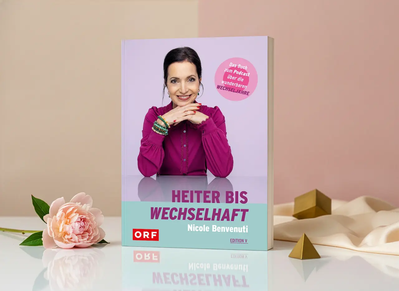 Heiter bis Wechselhaft: Das Buch zum Podcast über die wunderbaren Wechseljahre von Nicole Benvenuti ist in der Rheinapotheke in Höchst erhältlich